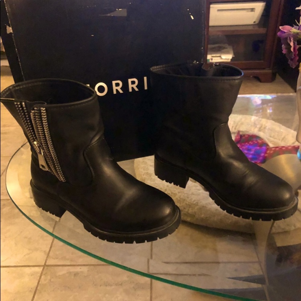 Boots size 8 Never worn outside zippers are cute